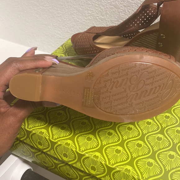 Gianni Bini Brown Sandals size 10 - Picture 2 of 4